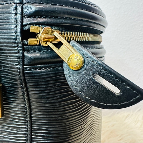 LOUIS VUITTON Cannes leather black - Picture 8 of 16